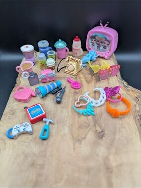 L.O.L. DOLL Surprise! Pink TV & Accessories Playset - Kids Toys